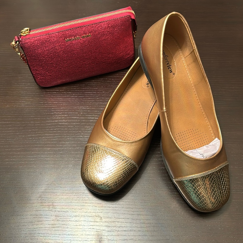 🥿Brand New Metallic Gold Flats 👗